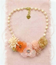 dolman bijoux girocollo con composizione floreale narciso 2026